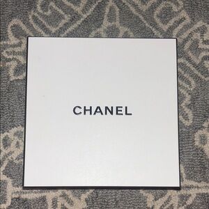 CHANEL White and Black Gift Box